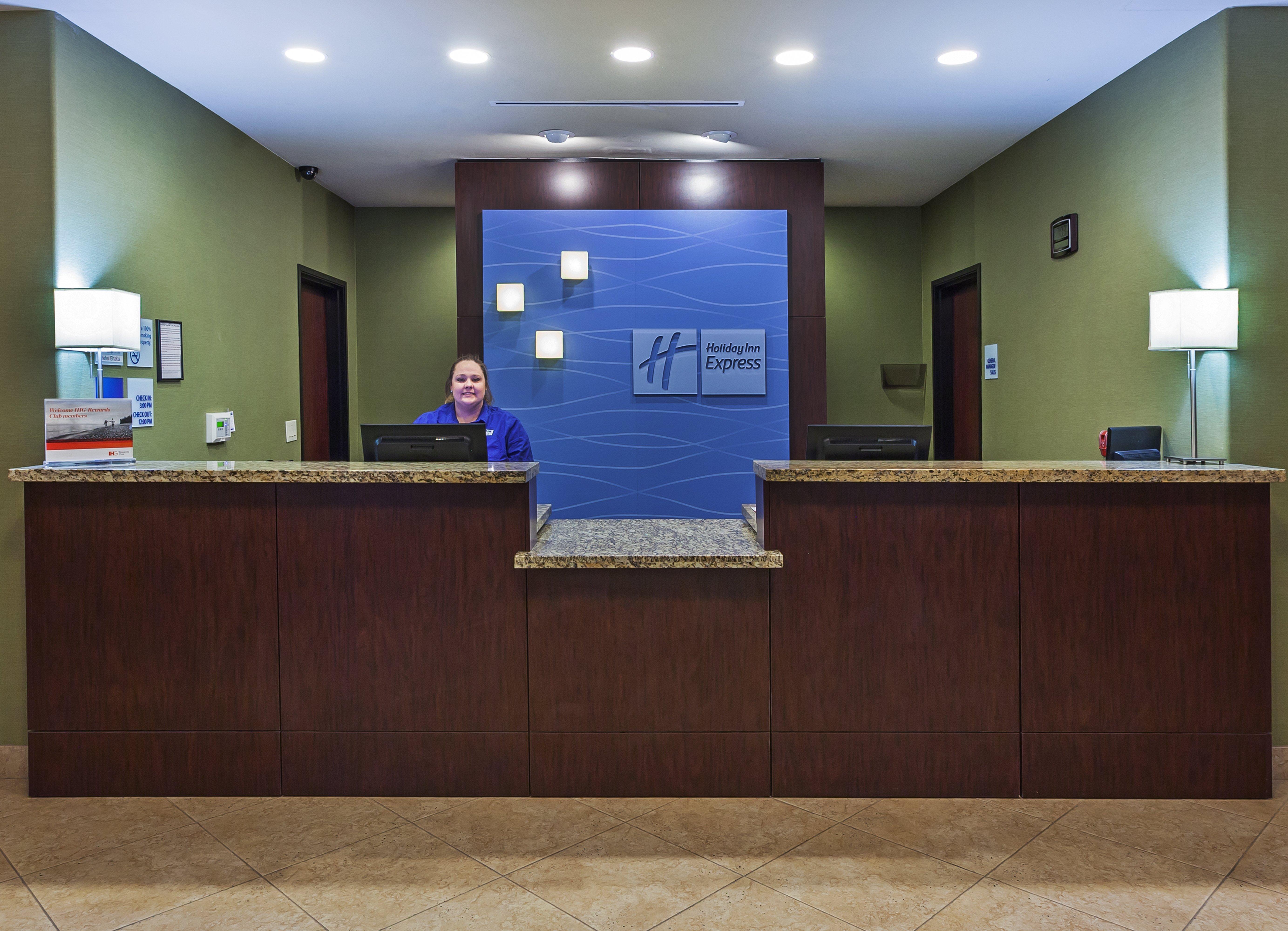Holiday Inn Express & Suites Brady By Ihg Exterior foto