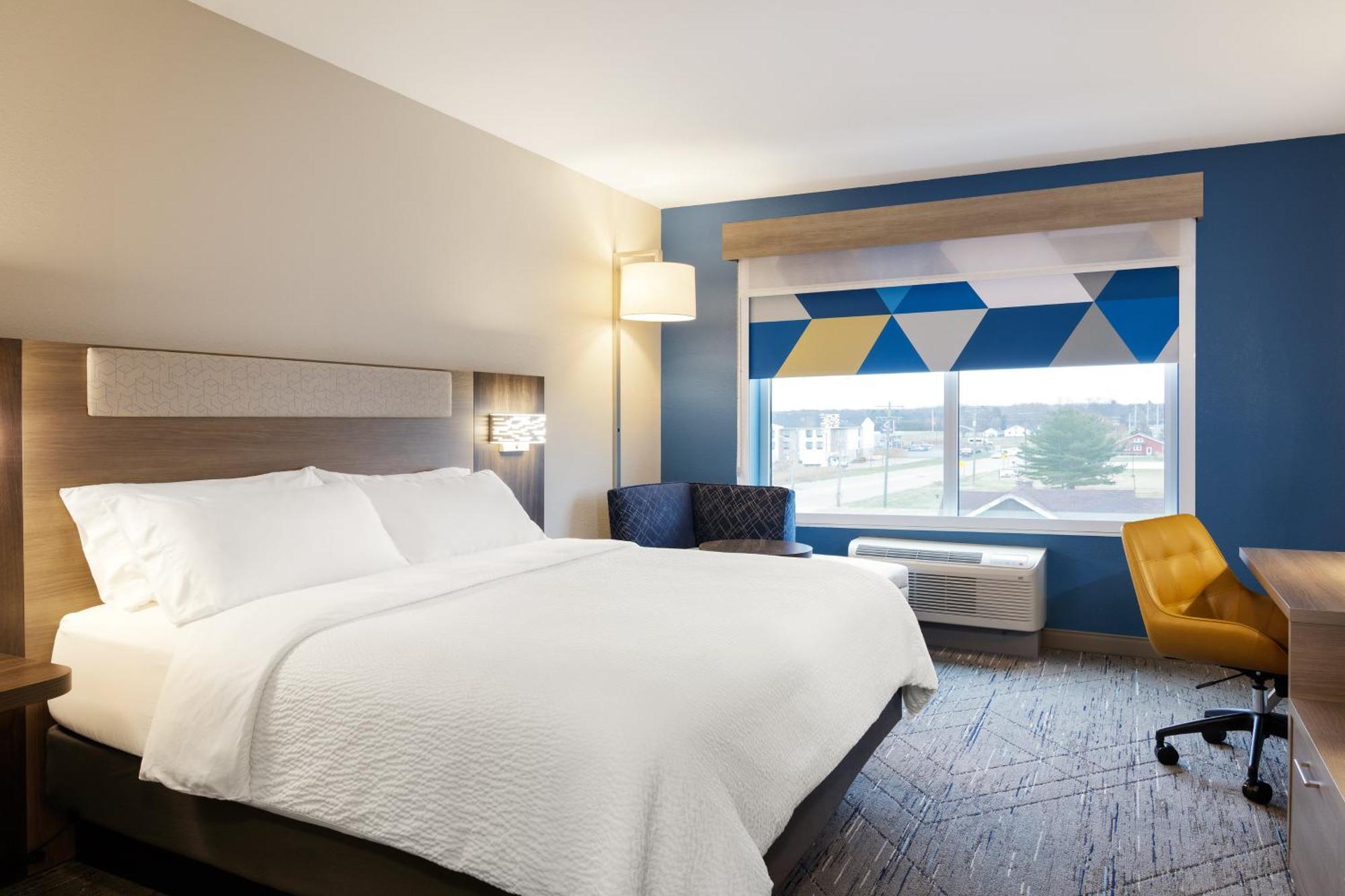 Holiday Inn Express & Suites Brady By Ihg Exterior foto