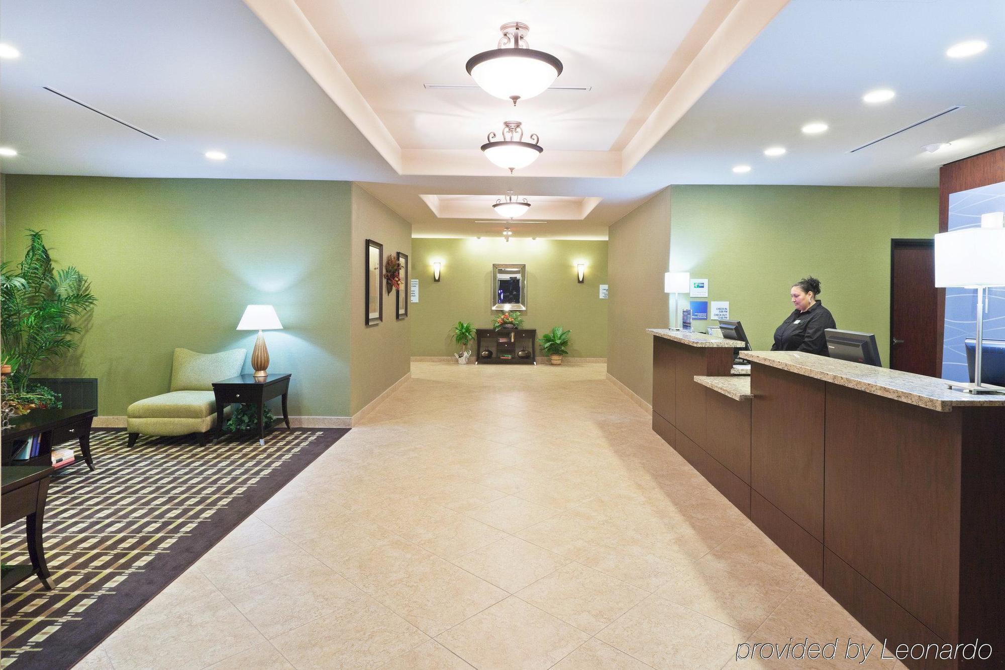 Holiday Inn Express & Suites Brady By Ihg Exterior foto