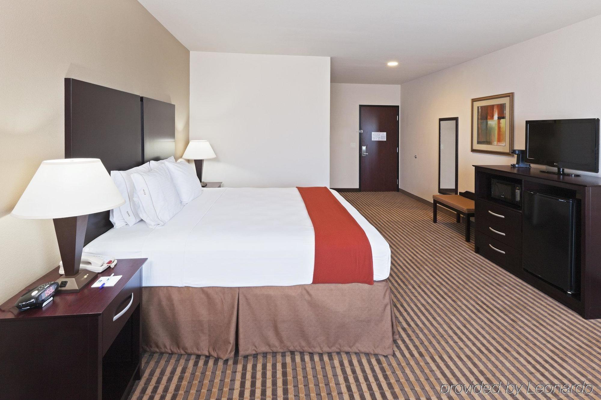 Holiday Inn Express & Suites Brady By Ihg Quarto foto