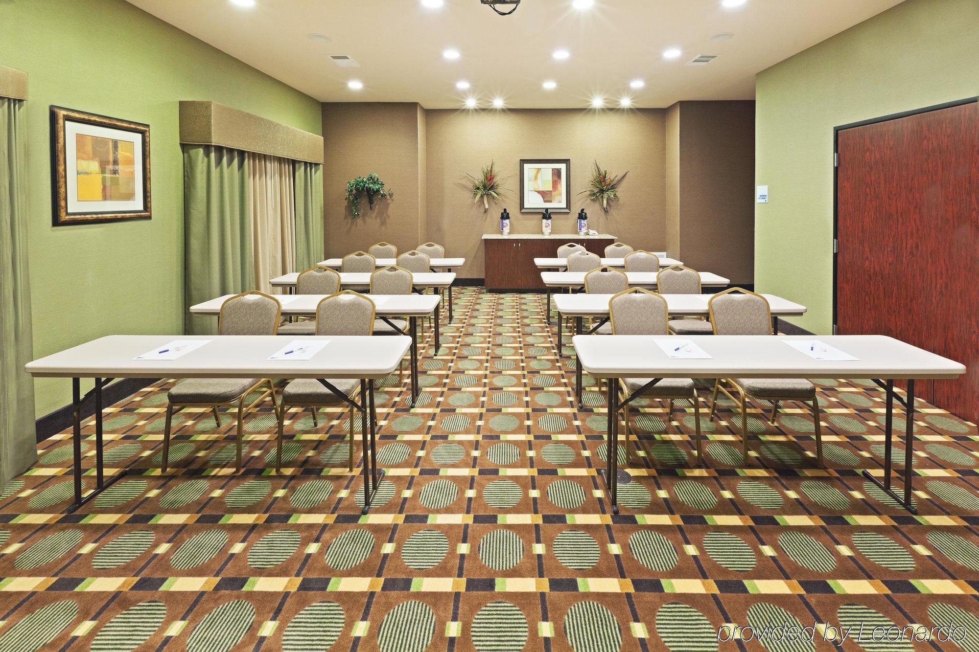 Holiday Inn Express & Suites Brady By Ihg Instalações foto