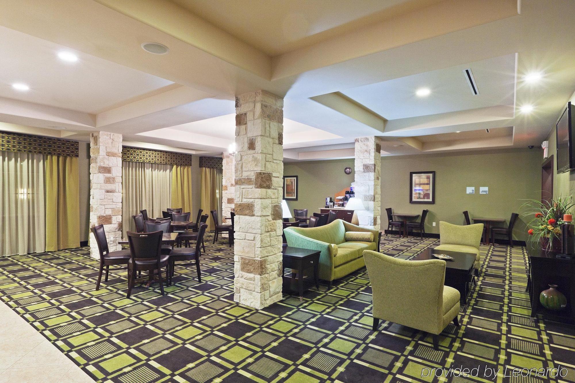 Holiday Inn Express & Suites Brady By Ihg Interior foto