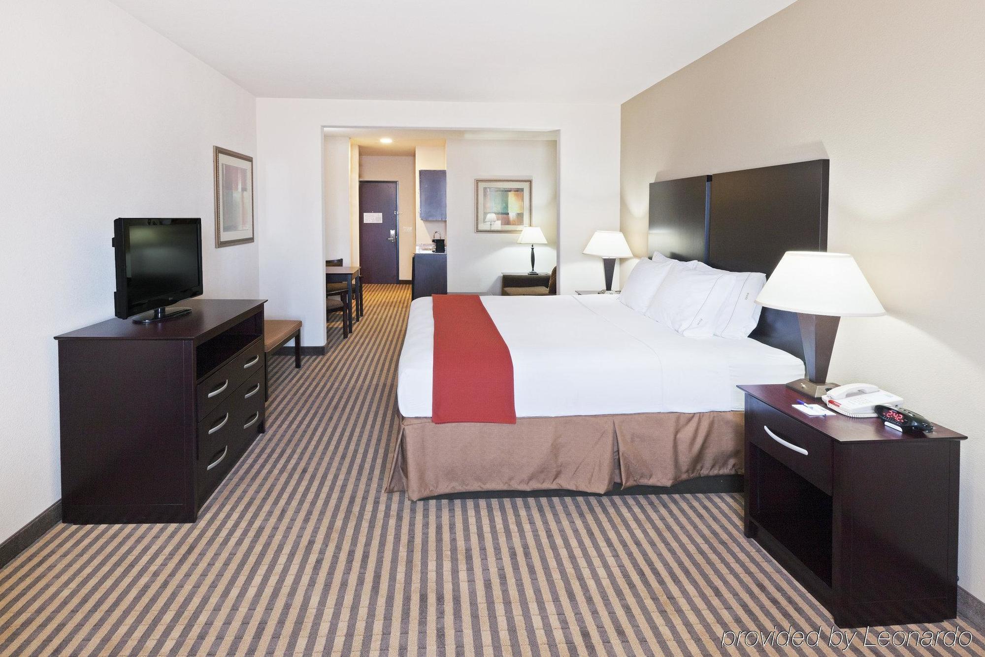Holiday Inn Express & Suites Brady By Ihg Quarto foto