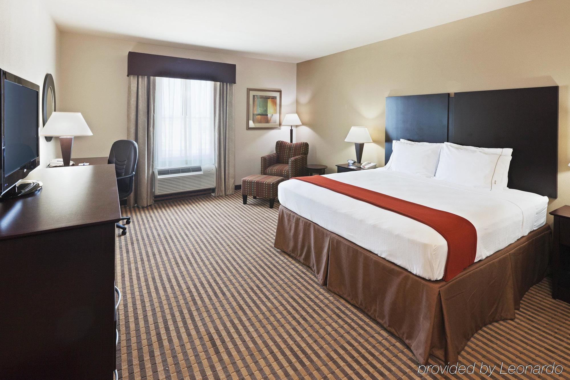 Holiday Inn Express & Suites Brady By Ihg Quarto foto
