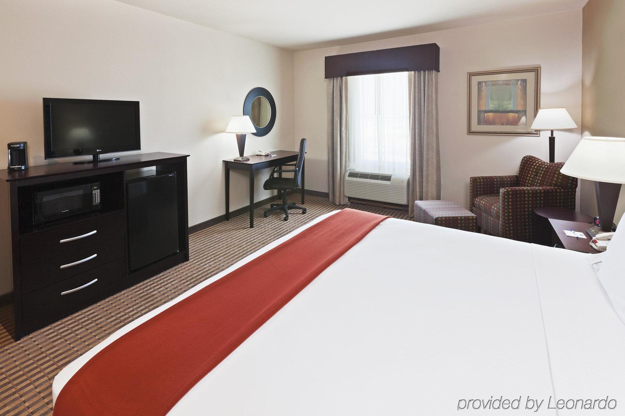 Holiday Inn Express & Suites Brady By Ihg Quarto foto