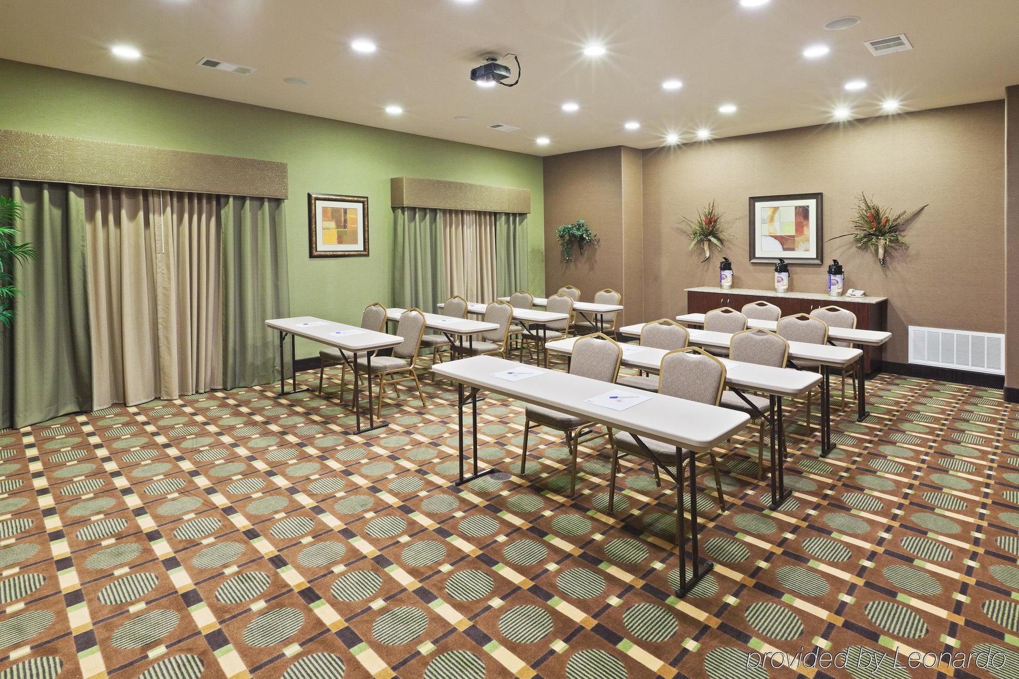 Holiday Inn Express & Suites Brady By Ihg Instalações foto