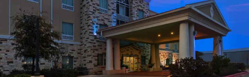 Holiday Inn Express & Suites Brady By Ihg Exterior foto